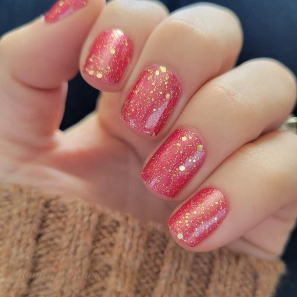 Color Street | Cran-apple Sprit z cranberry red with chunky gold flakes nail set - Picture 8 of 11